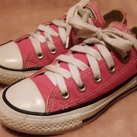 bright pink converse all star